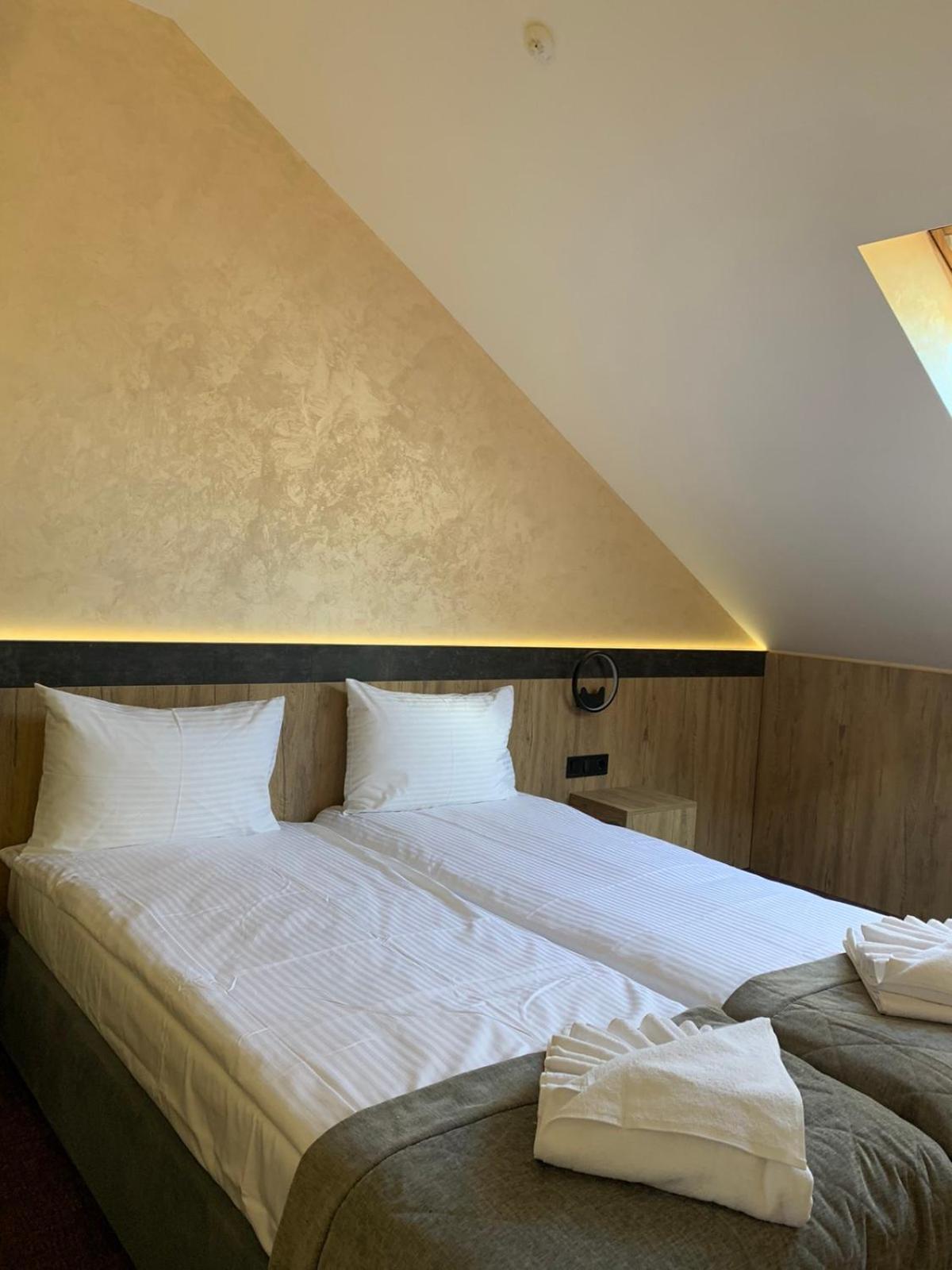 Arta City Hotel Yavoriv  Kültér fotó
