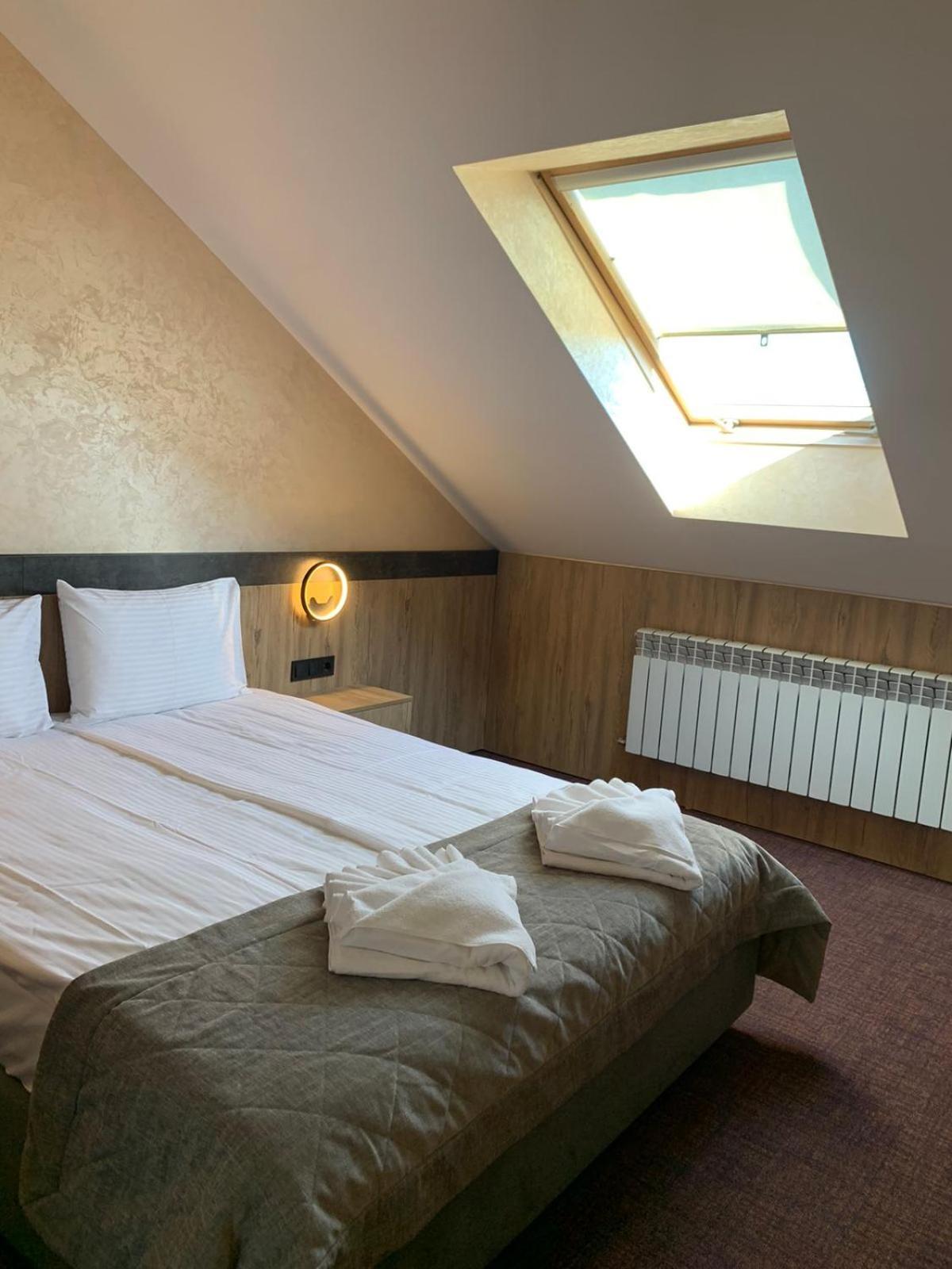 Arta City Hotel Yavoriv  Kültér fotó