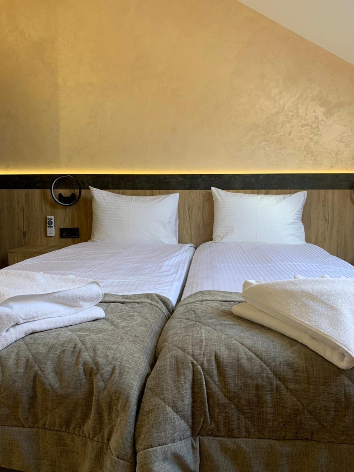 Arta City Hotel Yavoriv  Kültér fotó