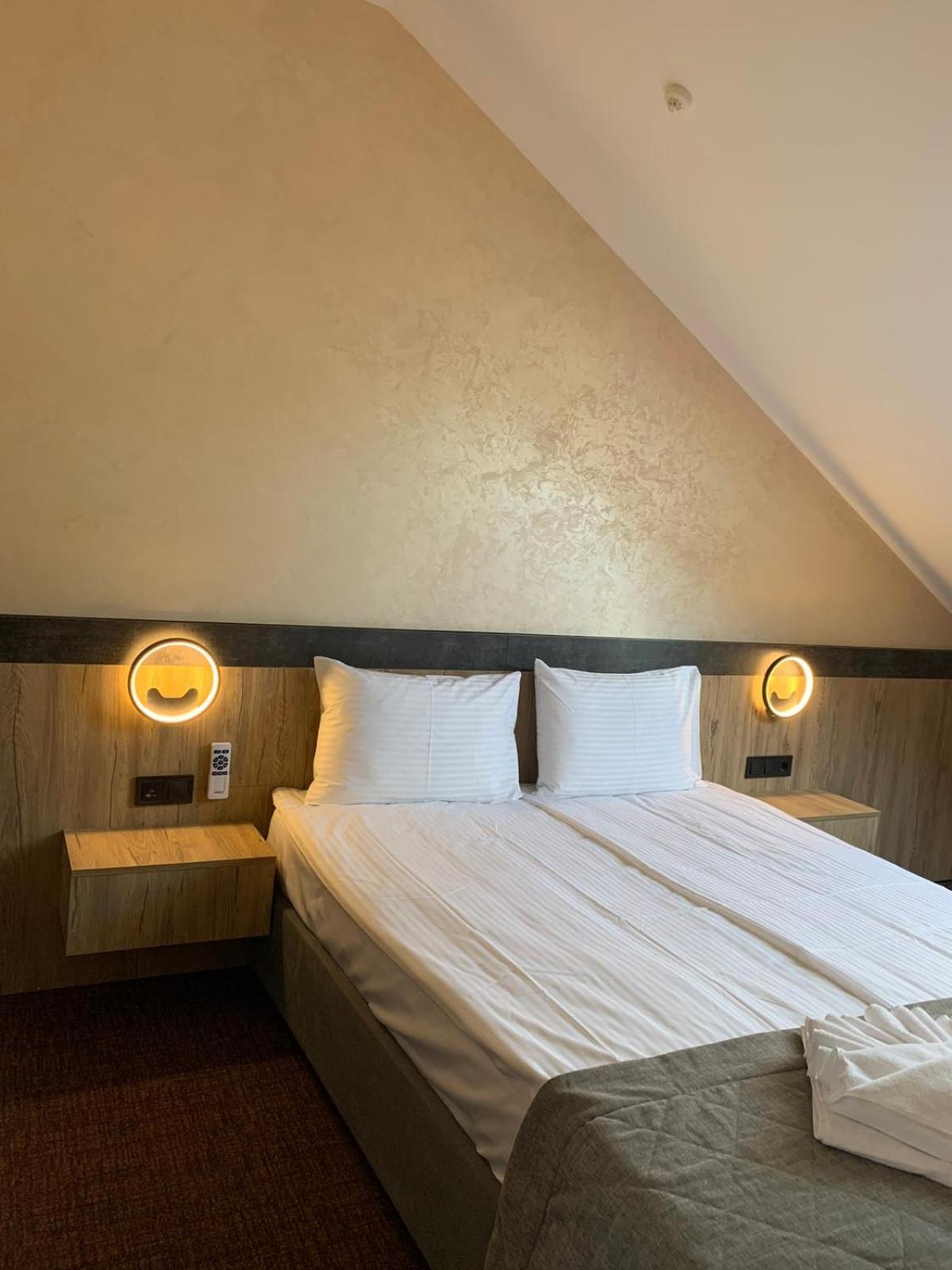 Arta City Hotel Yavoriv  Kültér fotó