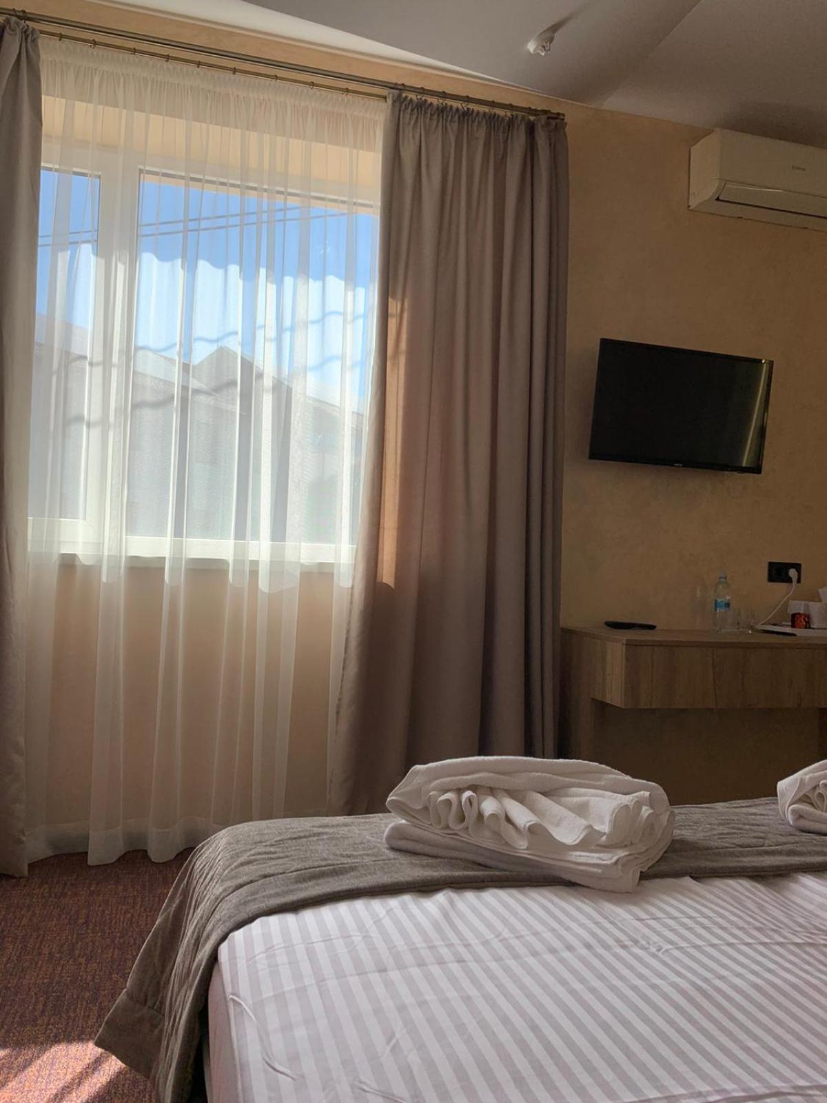 Arta City Hotel Yavoriv  Kültér fotó