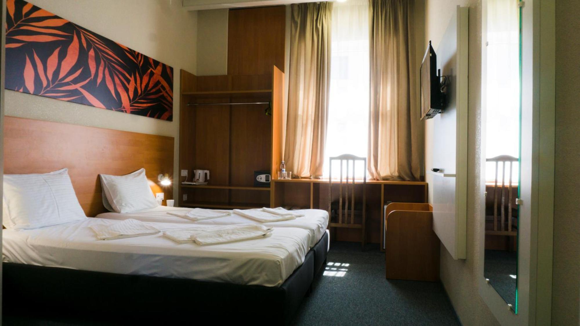 Arta City Hotel Yavoriv  Kültér fotó