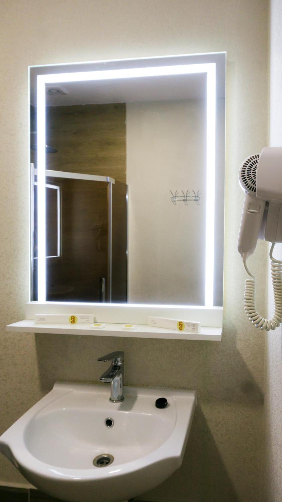 Arta City Hotel Yavoriv  Kültér fotó